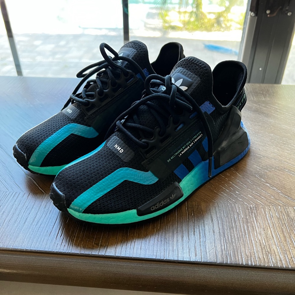 Adidas NMD R1 V2